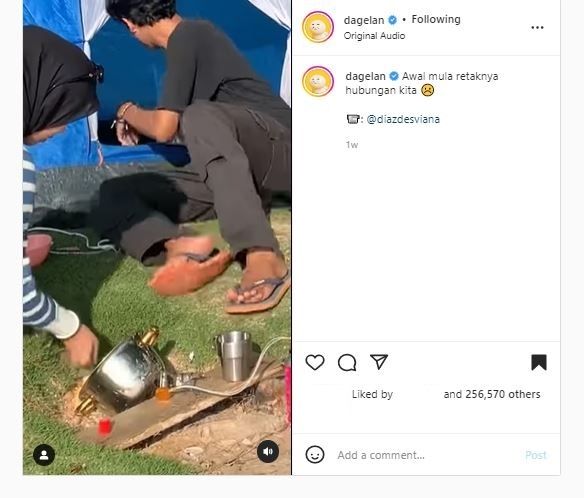 Memasak mi instan saat berkemah (Instagram @dagelan)