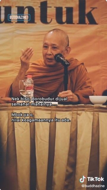 Tangkapan layar dalam sebuah Video Tiktok (VT) yang diunggah oleh akun tiktok @buddhazine, Kepala Wihara Mendhut Biksu Sri Pannyavaro Mahathera menanggapi rencana kenaikan tarif Candi Borobudur. [TikTok]