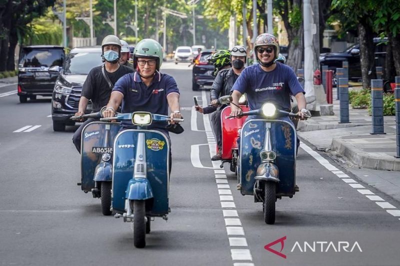 Menparekraf Sandiaga Uno berharap Vespa World Days 2022 bisa membangkitkan pariwisata Bali. [Antara]