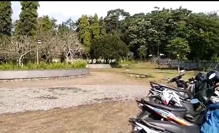 Viral video yang merekam lokasi pemakaman Emmeril Kahn Mumtadz. Putra sulung Gubernur Jawa Barat Ridwan Kamil itu sendiri akan dimakamkan pada Senin 13 Juni pekan depan. [Instagram]