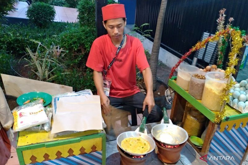 Laris Manis Pedagang Kerak Telor Di Prj Ngaku Bisa Raup Rp 2 5 Juta