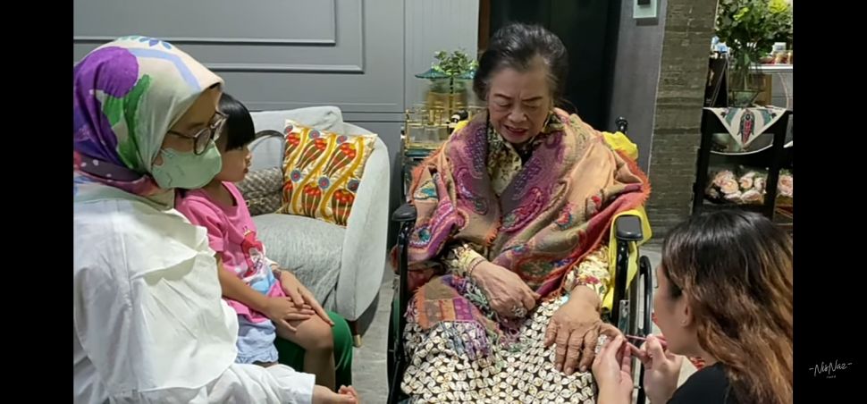 Momen Nenek Raffi Ahmad Ketemu Arya Saloka (YouTube/NisNaz Channel)