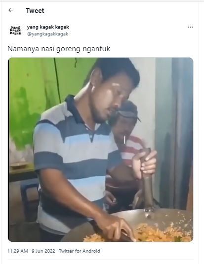 Penjual nasi goreng tertidur (TikTok @yangkagakkagak)