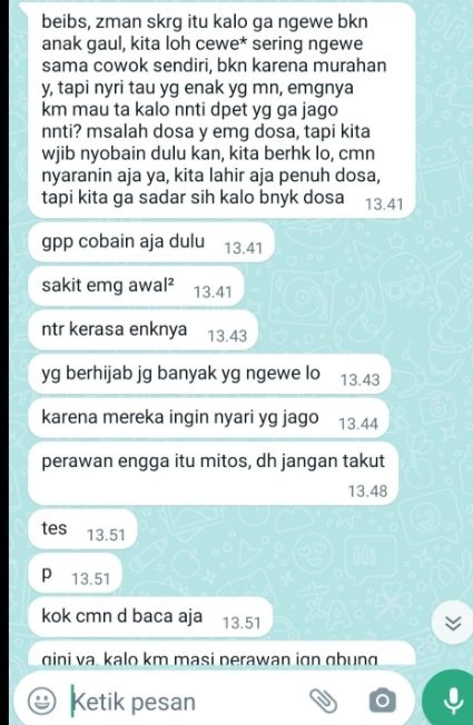 Akun Twitter @tanyarlfes mengunggah curhatan seorang perempuan yang merupakan mahasiswi 'ditendang' dari circle pertemanan kampusnya hanya gara-gara tidak mau berhubungan seksual sebelum menikah. [Twitter]