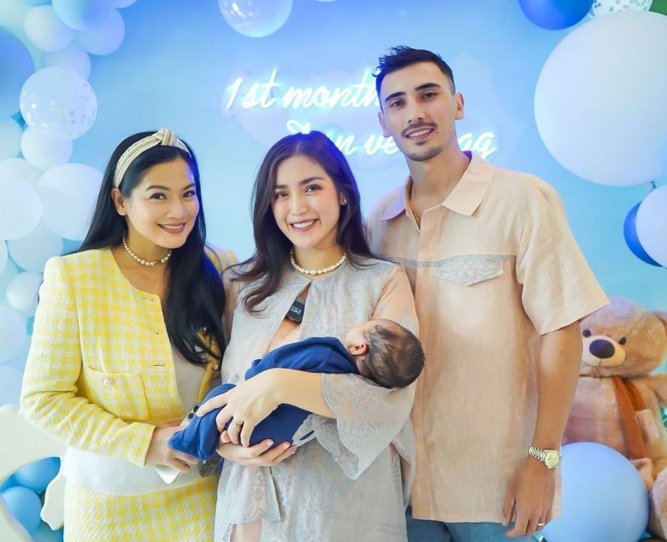 Artis jenguk baby Don Verhaag anak Jessica Iskandar (Instagram/@inijedar)