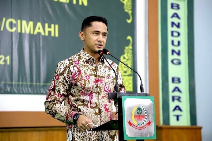 Pesona Hengky Kurniawan Saat Bertugas sebagai Bupati (Instagram/@hengkykurniawan)