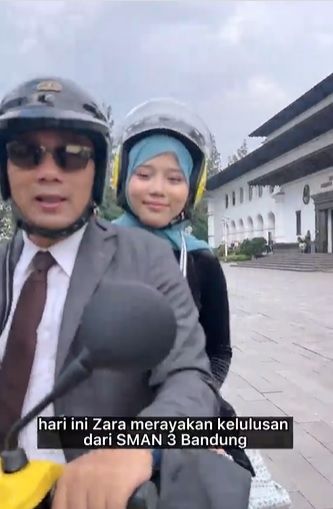 Lulus SMA, Ridwan Kamil Ajak Putrinya Berkelilimg Kota dengan Sepeda Motor. (Instagram)