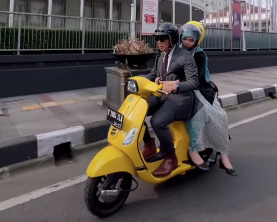 Kang Emil dan Neng Zara keliling kota rayakan kelulusan Zara [Instagram@ridwankamil]