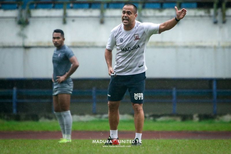 Pelatih Madura United Fabio Lefundes. (HO/Maduraunitedfc.com)