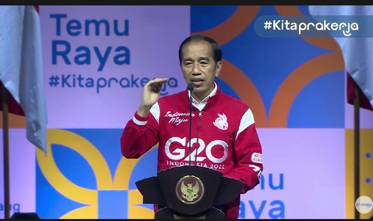 Presiden Joko Widodo atau Jokowi saat berpidato di acara "Temu Raya #KitaPrakerja" di Sentul International Convention Center, Bogor, Jawa Barat, Jumat (17/6/2022). (Tangkap Layar YouTube TV Prakerja).