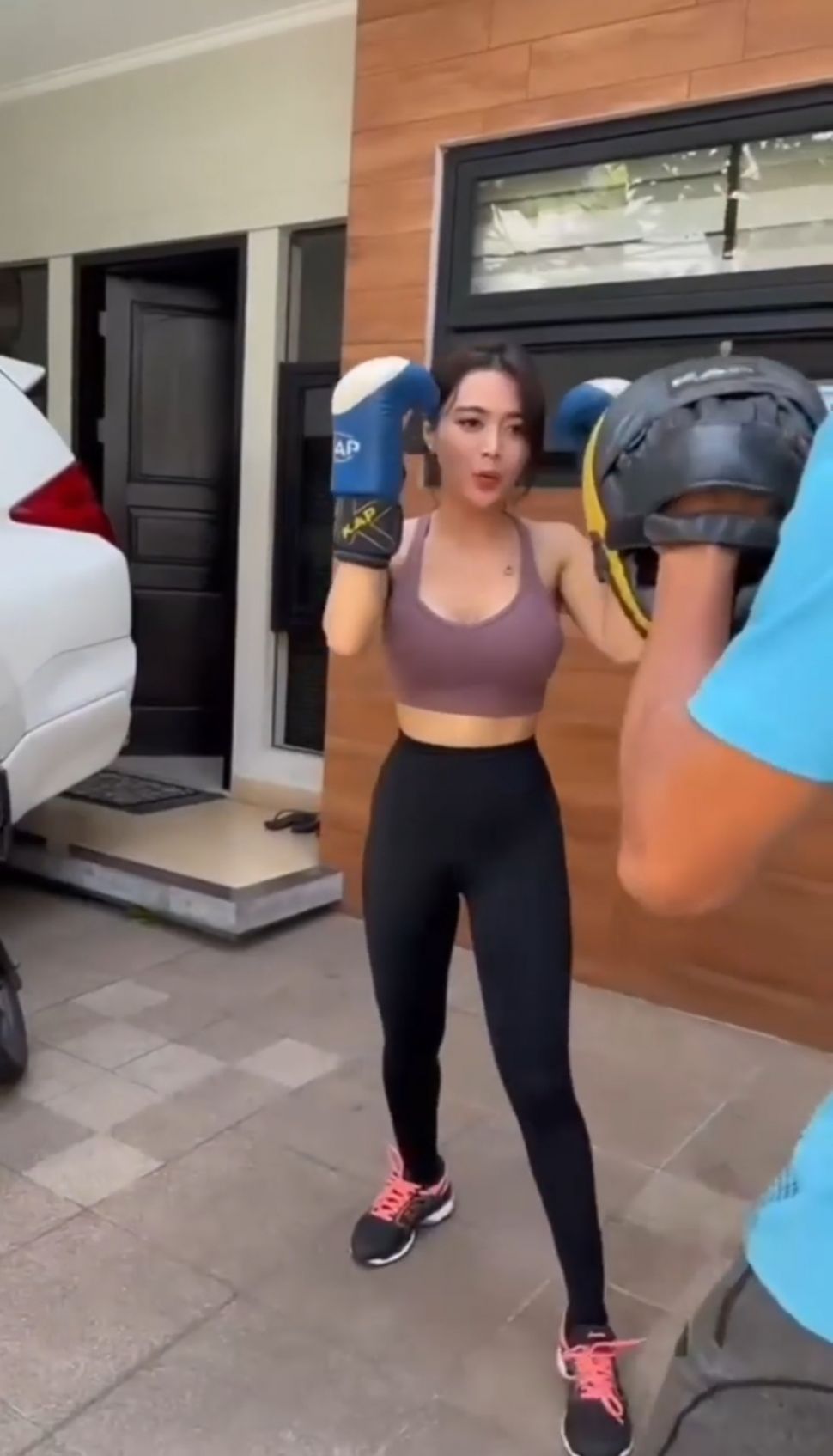 Potret Wika Salim Berlatih Muay Thai (instagram/@aragym_paja)