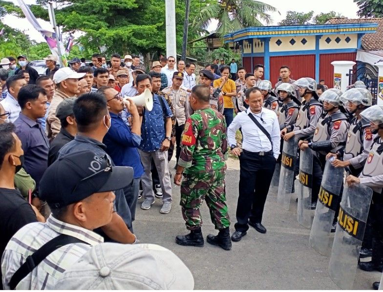 Demonstrasi kontraktor di Musi Rawas Utara (Muratara) [Sumselupdate]