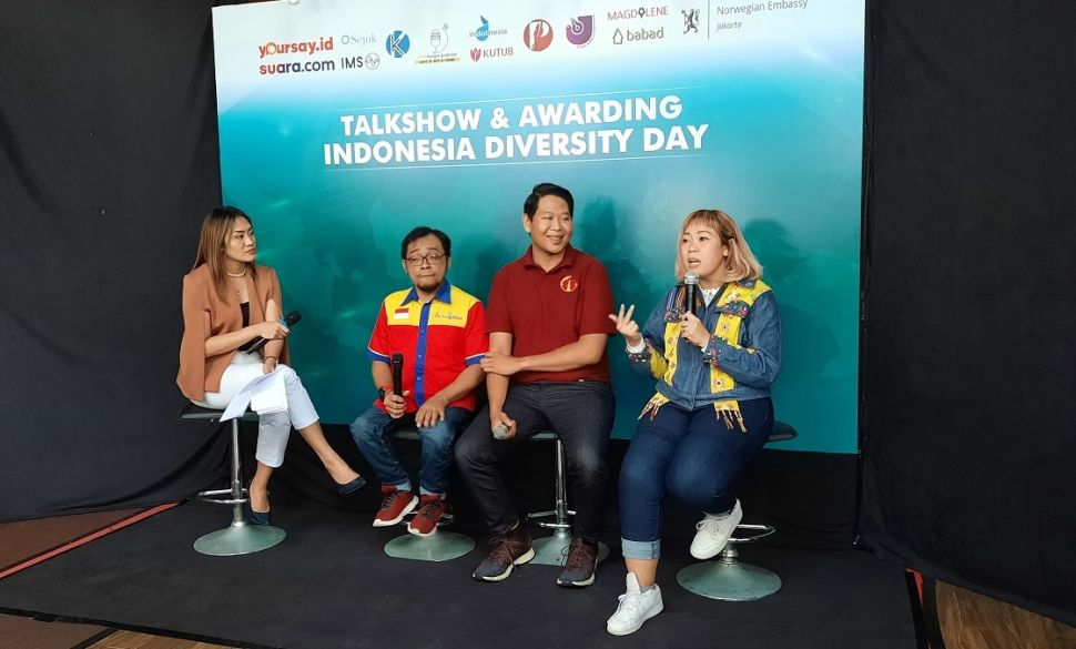 Aktivis keberagaman, Inayah Wahid (paling kanan) memberikan paparan dalam Talkshow Indonesia Diversity Day di Kantor Suarajogja.id, Sleman, DIY, Senin (20/6/2022). [Muhammad Ilham Baktora/Suarajogja.id]