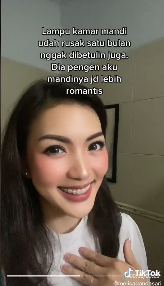 Perempuan pengguna TikTok bernama Mellisa Gandasari mendadak menjadi perhatian publik, setelah video buatannya viral di media-media sosial. [TikTok]