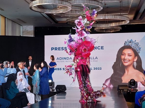 Puteri Indonesia Pariwisata 2022 Adinda Cresheilla akan jadi perwakilan Indonesia di ajang Miss Supranational 2022 di Malopolska, Polandia. (Dok. Lilis/Suara.com)