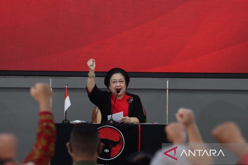 Ketua Umum DPP PDIP Megawati Soekarnoputri memberikan sambutan pada pembukaan Rapat Kerja Nasional (Rakernas) II PDI Perjuangan Tahun 2021 di Sekolah Partai DPP PDI Perjuangan, Lenteng Agung, Jakarta Selatan, Selasa (21/6/2022). (ANTARA/HO-PDIP)