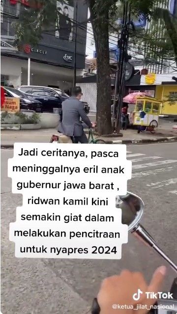 Akun TikTok tersebut dikecam banyak pihak setelah menyebut Ridwan Kamil lakukan pencitraan. 