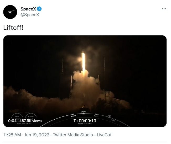 Peluncuran roket Falcon 9 SpaceX menimbulkan aurora. [Twitter]