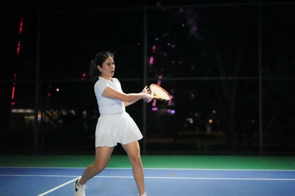 Gaya Dian Sastro Latihan Tenis (instagram/@therealdisastr)