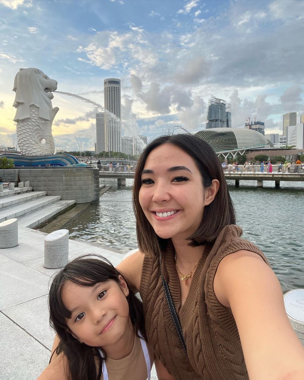 Momen single mom momong anak (Instagram/@gisel_la)