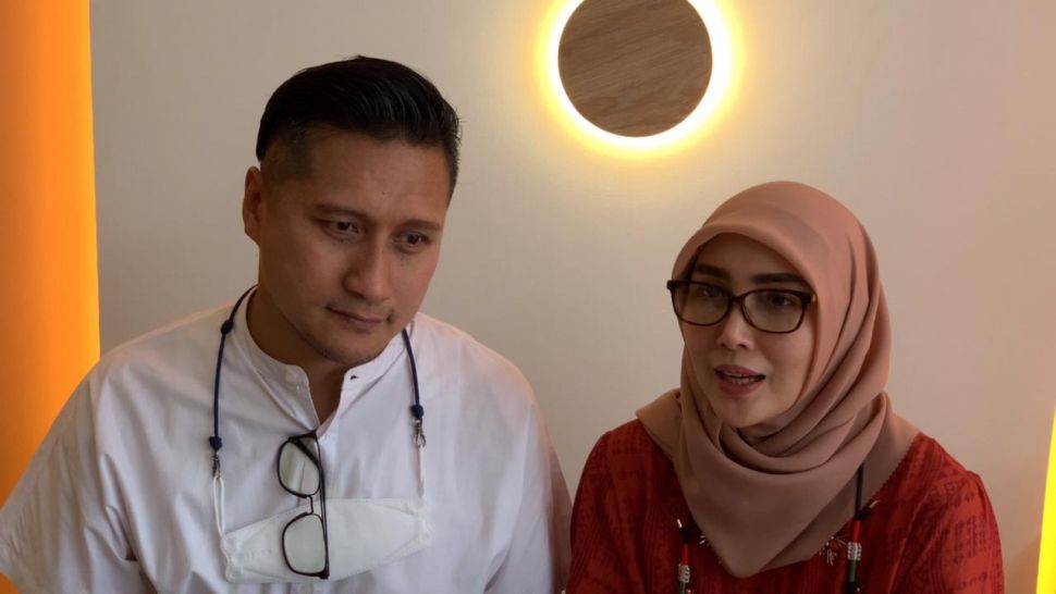 Arie Untung dan Fenita Arie. [Suara.com/Adiyoga Priyambodo]