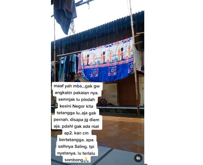 Wanita ini ungkap tetangga sombong dan ogah angkat jemuran mereka. (Instagram/nyinyir_update_official)