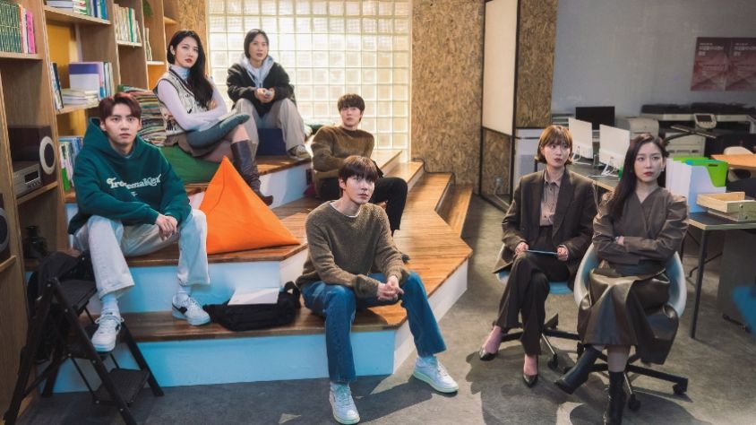 Artikel ini membahas 3 hal penting yang harus diperhatikan pada paruh kedua drama"Why Her?" yang sayang untuk dilewatkan. (Sumber foto: Soompi)