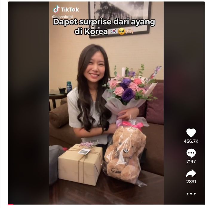 Lagi di Korea, Sisca Kohl dapat surprise dari Jess No Limit. (Dok. TikTok)