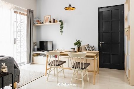 Ide Penempatan Furnitur yang Space-Saving di Ruang Tamu Kecil. (Dekoruma)