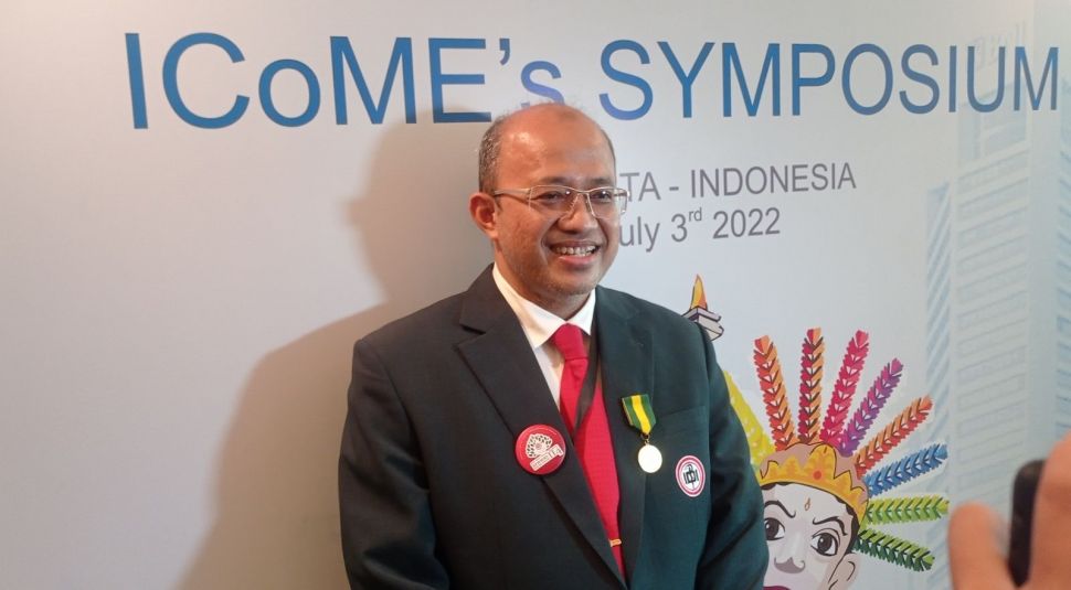 Ketua Umum PB Ikatan Dokter Indonesia atau IDI - Dr. M. Adib Khumaidi (Suara.com/ Fajar Ramadhan)