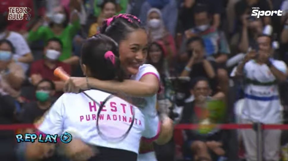 Momen Hesti dan Erika Carlina kalahkan Anya Geraldine dan Raisa di Tepok Bulu 2022. (YouTube/Vindes)