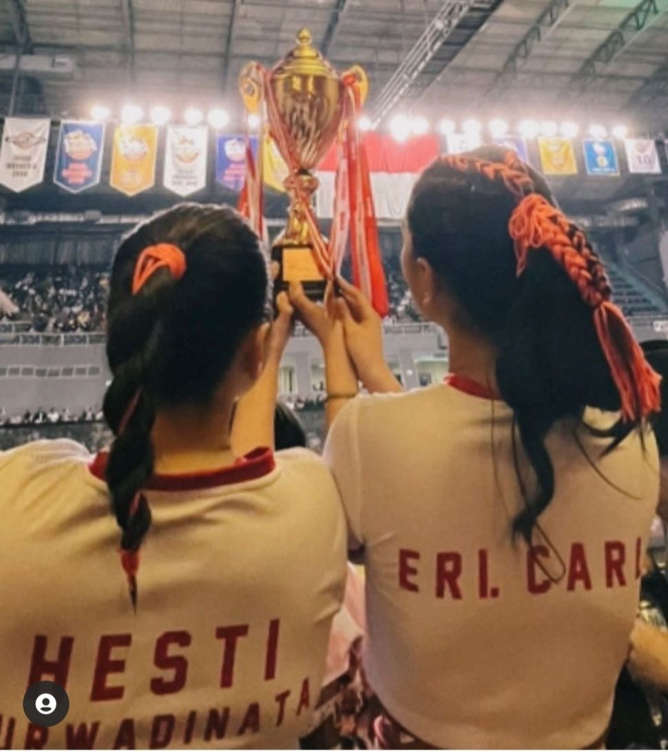 Momen Selebrasi Kemenangan Erika Carlina - Hesti Purwadinata di Tepok Bulu Vindes. (Instagram)