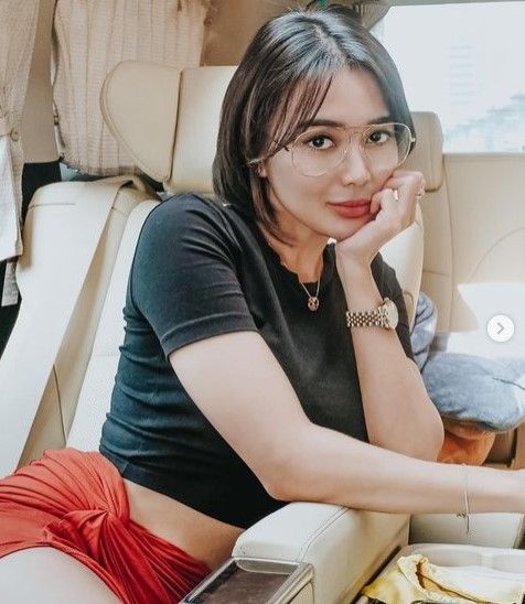 Simak 5 Gaya Seksi Wika Salim Kenakan Crop Top yang Sedang Ngetren. (Dok: Instagram/wikasalim)