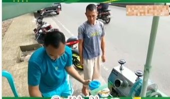 Pegawai bank banting stir usaha es sari tebu (Instagram/infoanda)
