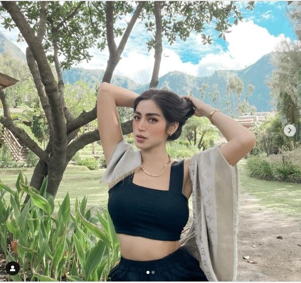 7 Inspirasi Crop Top dari Para Selebriti, Dari Eri Carl Hingga Anya Geraldine. (Dok: Instagram/inijedar)