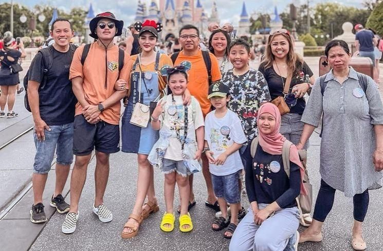 Potret artis liburan di Disney World Orlando (Instagram)
