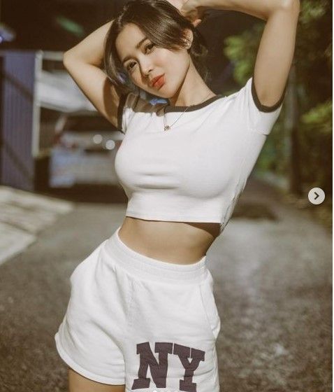 Simak 5 Gaya Seksi Wika Salim Kenakan Crop Top yang Sedang Ngetren. (Dok: Instagram/wikasalim)