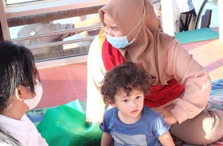 Momen Ussy Sulistiawaty ajak anak kunjungi keluarga mantan suami (Instagram/@ussypratama)
