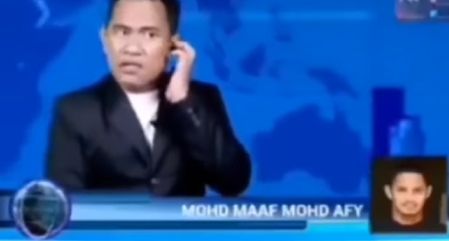 Seorang reporter yang sedang diwawancarai secara langsung via sambungan telepon oleh news anchor atau pembaca berita di kantor stasiun televisi tempat dirinya bekerja, lupa terhadap namanya sendiri. [Instagram]