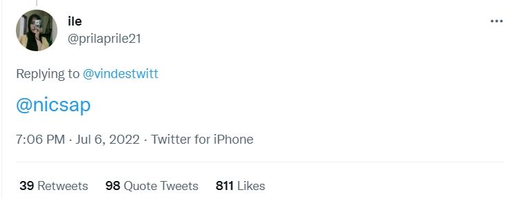 Seorang perempuan pengguna Twitter dengan akun @prilaprile21 sukses bikin iri cewek se-Indonesia karena cuitannya dibalas oleh aktor Nicholas Saputra. [Twitter]