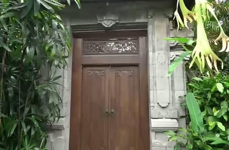 Rumah Christine Hakim. (YouTube/TRANS7 OFFICIAL)