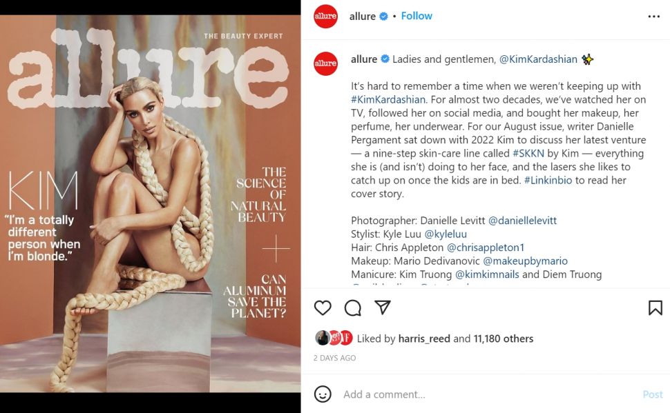 Intip gaya Kim Kardashian yang berani dan dikira tidak berbusana ketika menjadi cover untuk majalah Allure (Instagram/allure)