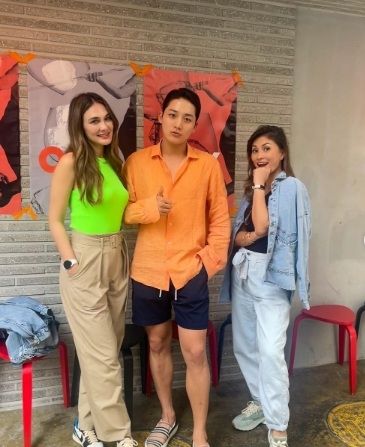 Bikin Heboh, Luna Maya Pamer Foto Bareng Moon Se Hoon Bintang Single's