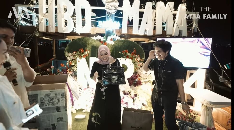 Atta Halilintar Hadiahi Kado Istimewa untuk Aurel Hermansyah, Tas Hermes  Harga Rp 1,4 Miliar - Serambinews.com