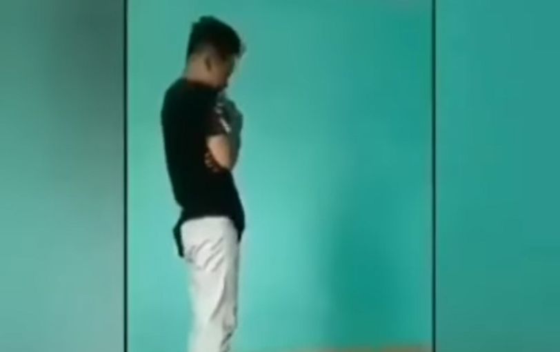 Publik dihebohkan oleh potongan video seorang siswa yang dinilai melecehkan gerakan salat dalam agama Islam. [Instagram]