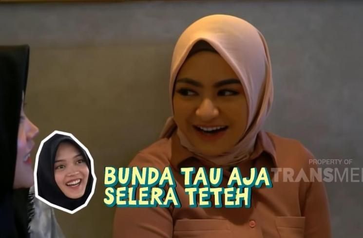 Momen Nathalie Holscher Main Game Pilih Putri Delina Atau Nadya Holscher. (YouTube/TransTv Official)