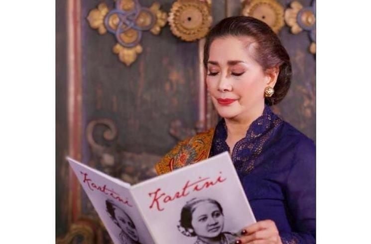 Potret Memukau Widyawati di Usia 72 Tahun. (Instagram/@widyawati_sophiaan)