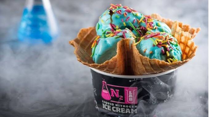 Ilustrasi Nitrogen Ice Cream - Apakah Nitrogen Cair Berbahaya? (Pinterest)