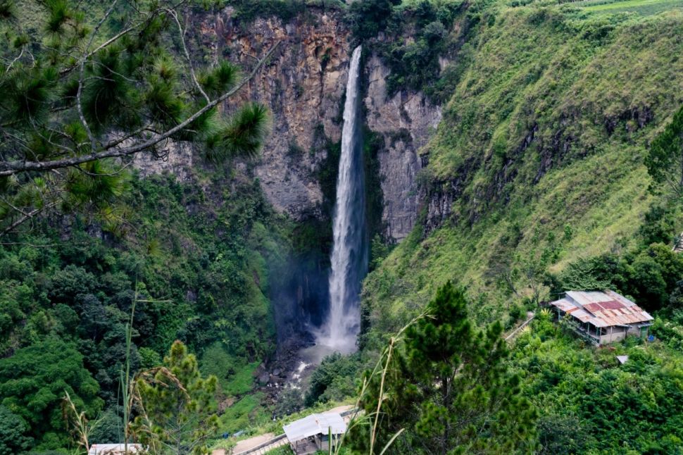 Air Terjun Sipiso-Piso, Medan. (Red Doorz)