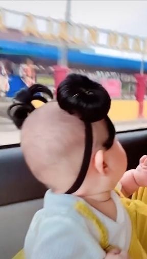 Ilustrasi Video Bayi  dengan Rambut Hitam Lebat. (TikTok)